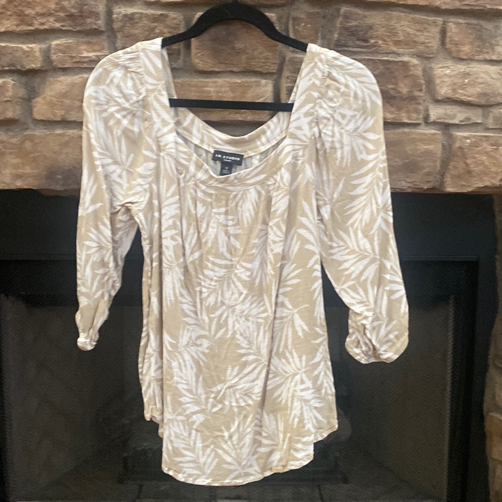 I.N. Studio tan and white palm tree design top. Size is 1X